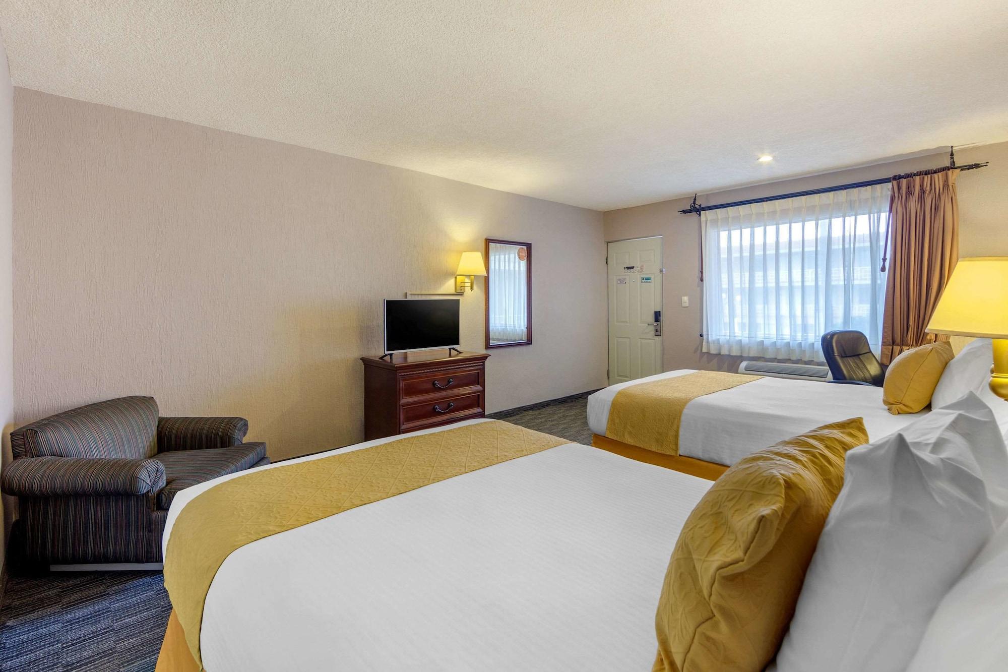 Quality Inn פיידראס נגראס מראה חיצוני תמונה